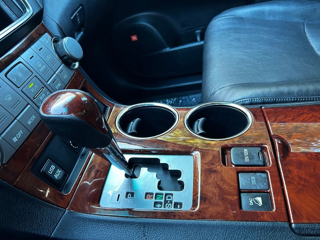 Thumbnail: 2013 Toyota Highlander - 16