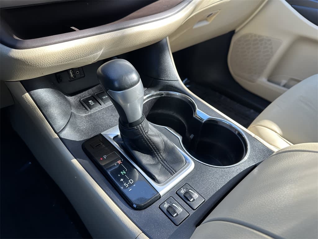 Thumbnail: 2016 Toyota Highlander - 15