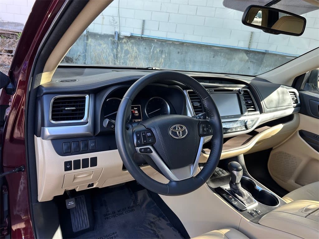 Thumbnail: 2016 Toyota Highlander - 2