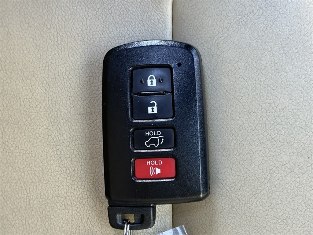 Thumbnail: 2016 Toyota Highlander - 18