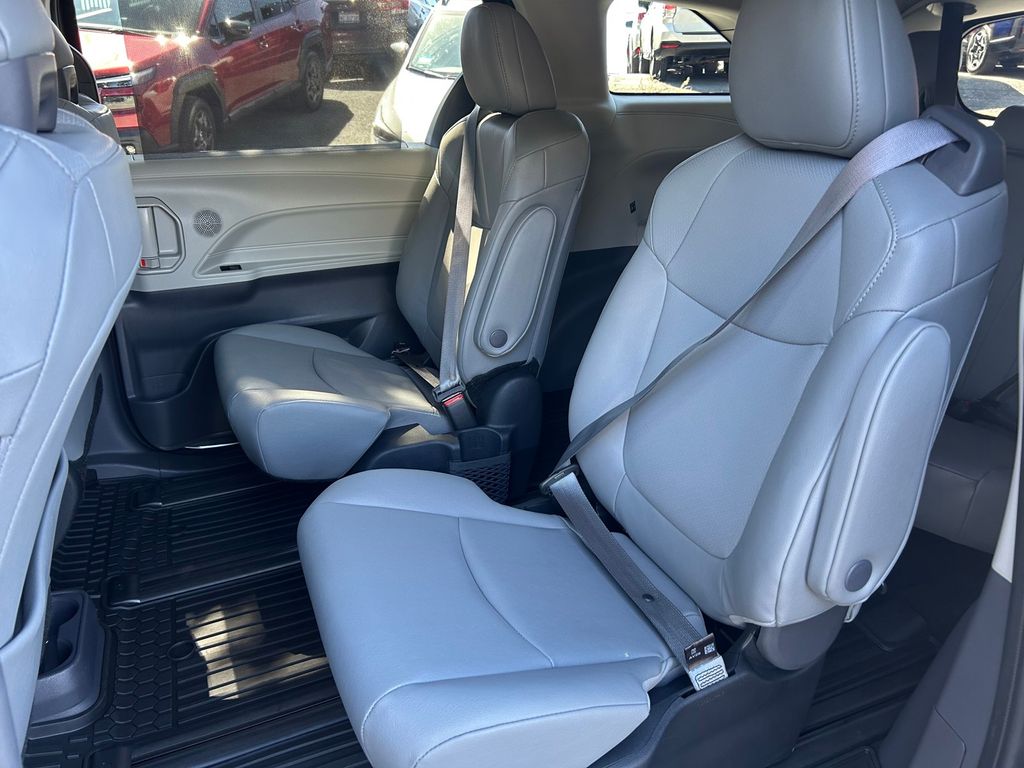 Thumbnail: 2023 Toyota Sienna - 21