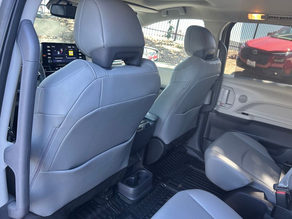 Thumbnail: 2023 Toyota Sienna - 13