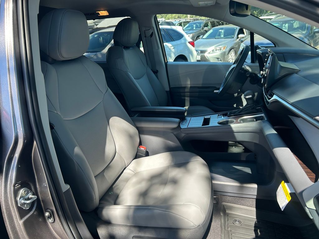 Thumbnail: 2023 Toyota Sienna - 12