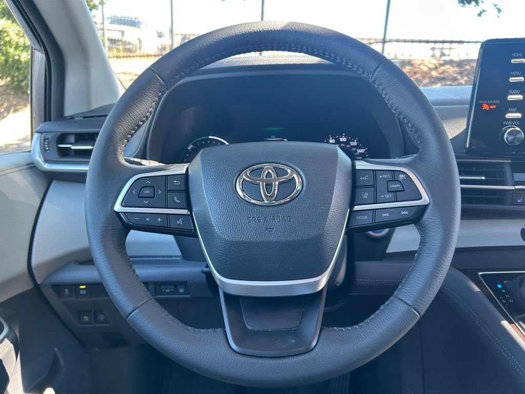 Thumbnail: 2023 Toyota Sienna - 14