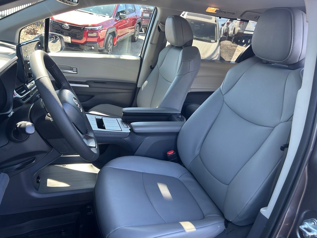 Thumbnail: 2023 Toyota Sienna - 11