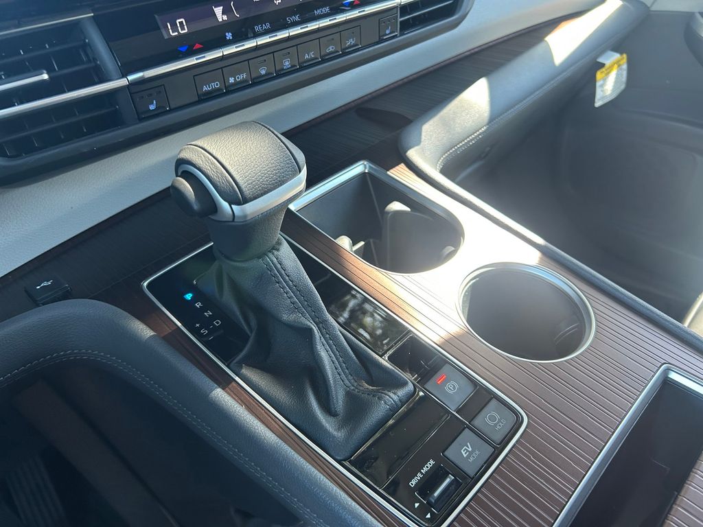 Thumbnail: 2023 Toyota Sienna - 16
