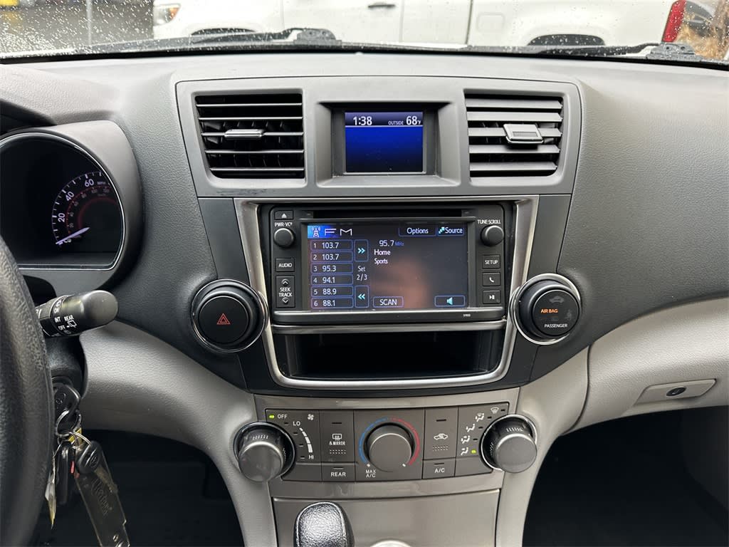 Thumbnail: 2013 Toyota Highlander - 14