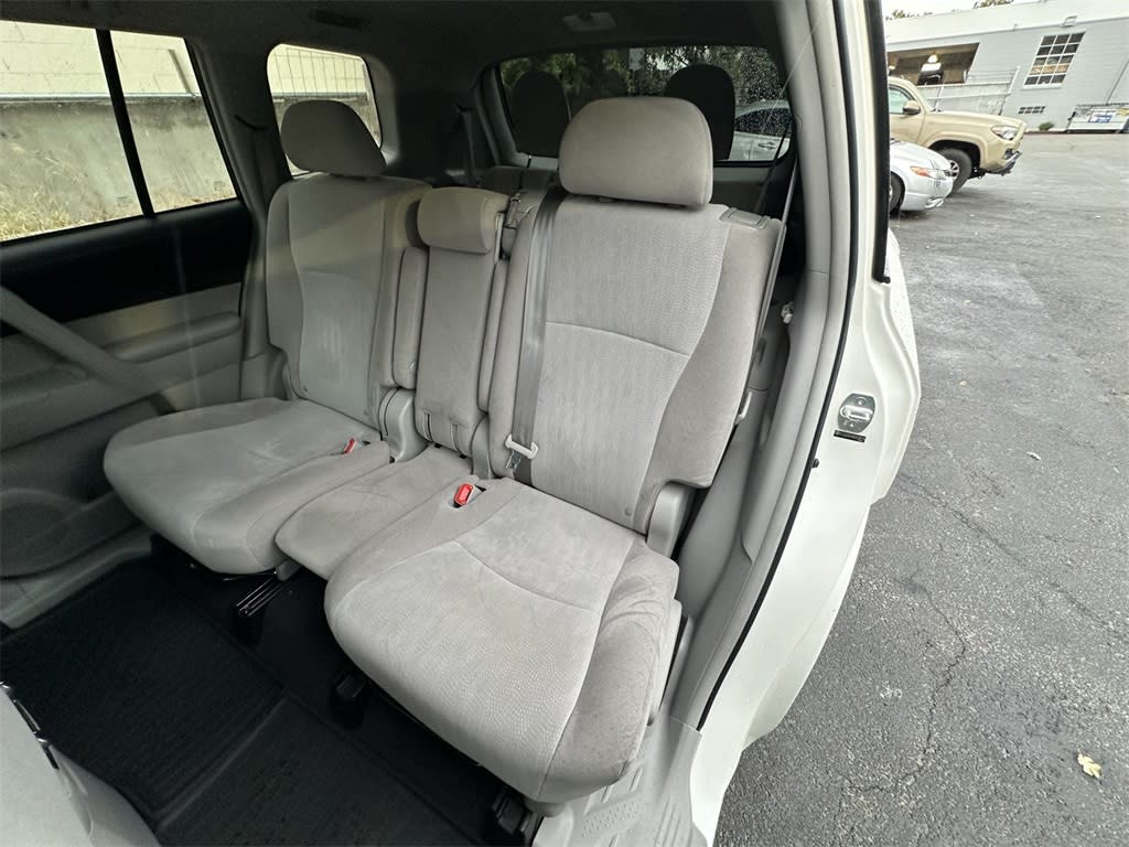 Thumbnail: 2013 Toyota Highlander - 20
