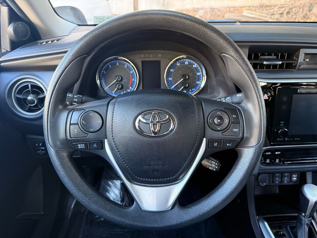 Thumbnail: 2017 Toyota Corolla - 12