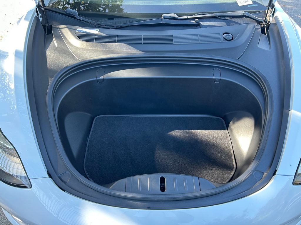 Thumbnail: 2018 Tesla Model 3 - 17