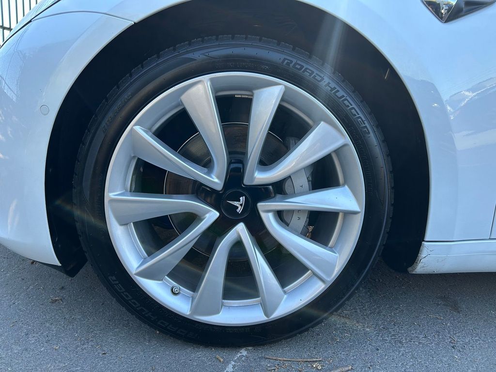 Thumbnail: 2018 Tesla Model 3 - 7
