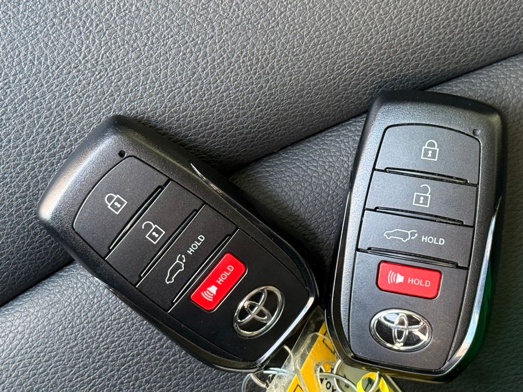Thumbnail: 2026 Toyota Corolla Cross - 18