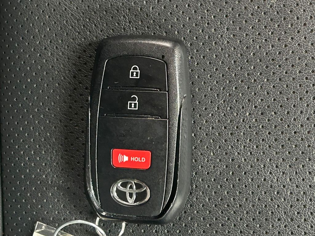 Thumbnail: 2023 Toyota Prius - 19