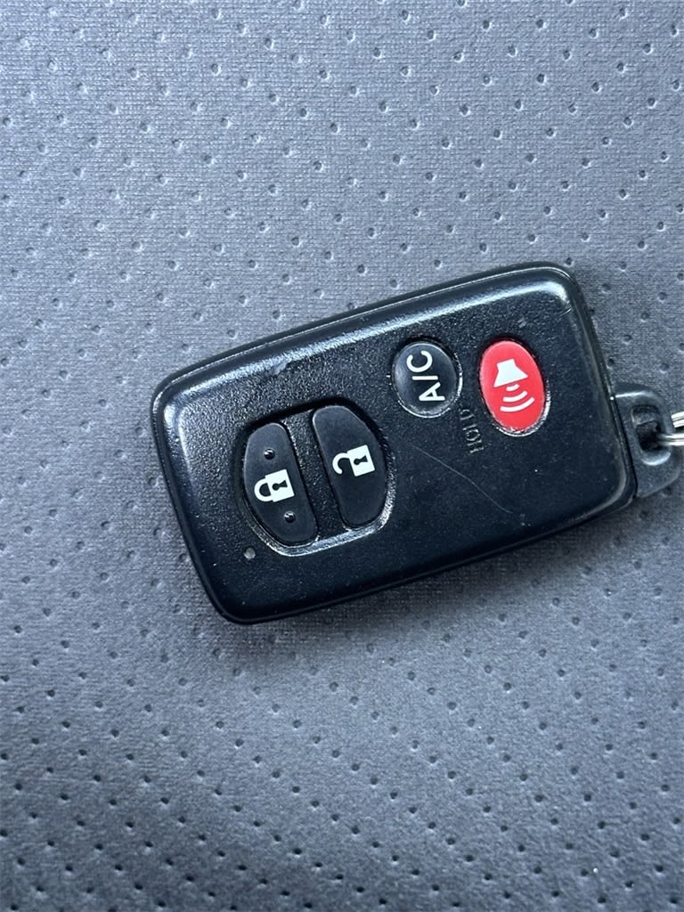 Thumbnail: 2014 Toyota Prius - 17