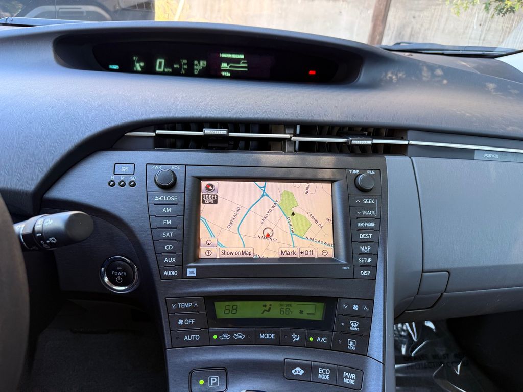Thumbnail: 2010 Toyota Prius - 14