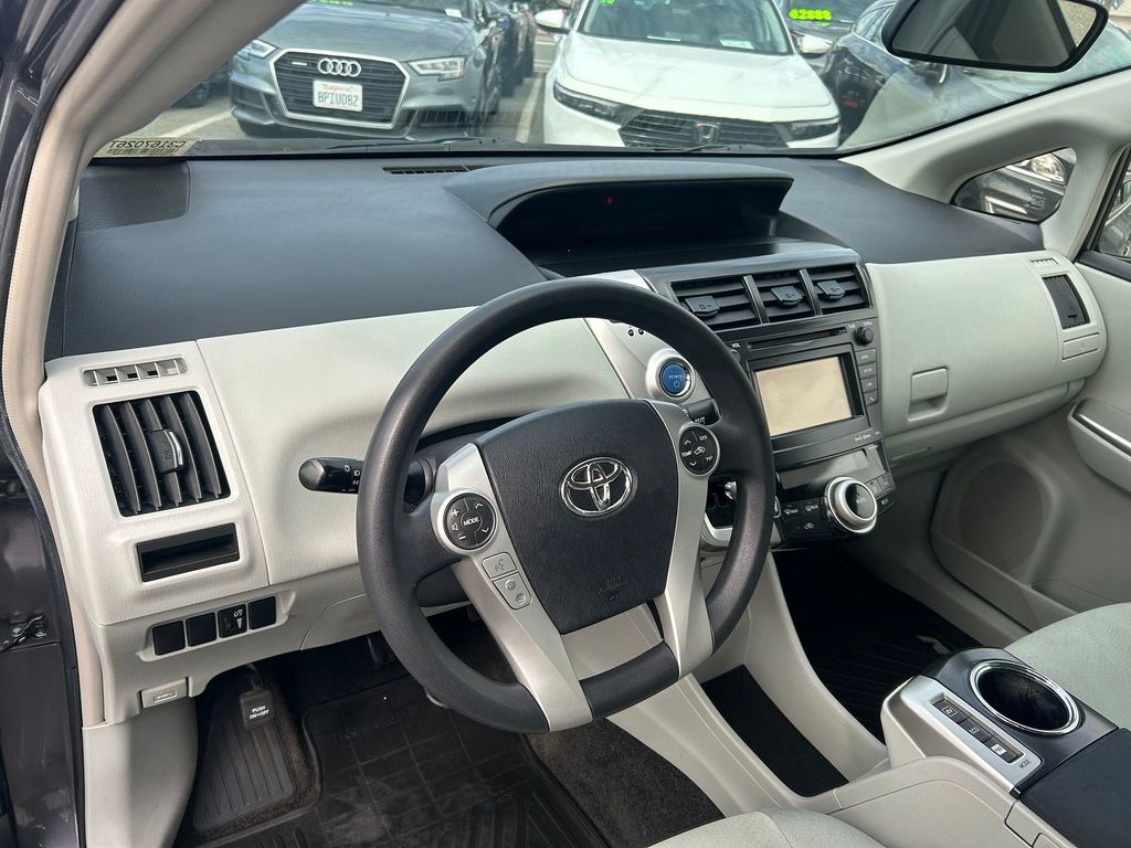 Thumbnail: 2012 Toyota Prius v - 2