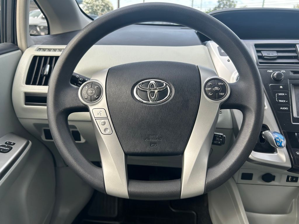 Thumbnail: 2012 Toyota Prius v - 14