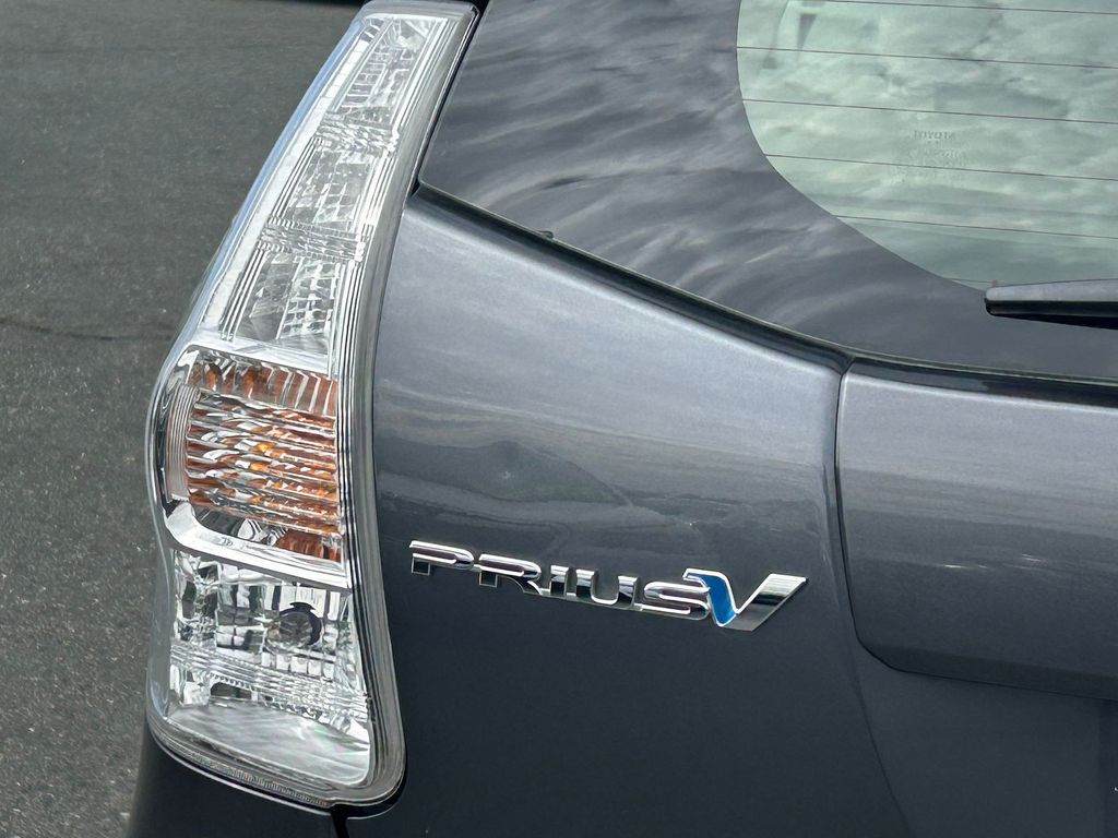 Thumbnail: 2012 Toyota Prius v - 7