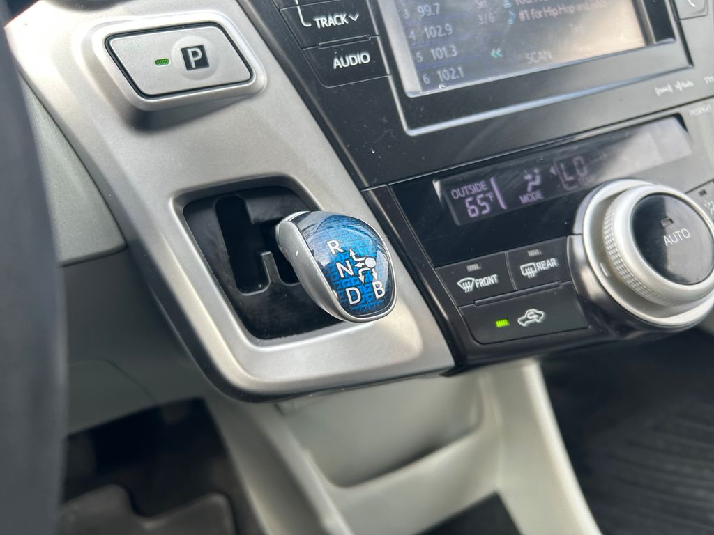 Thumbnail: 2012 Toyota Prius v - 16