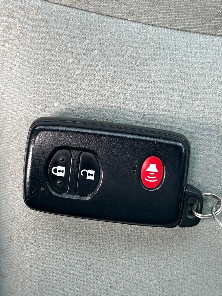 Thumbnail: 2012 Toyota Prius v - 18