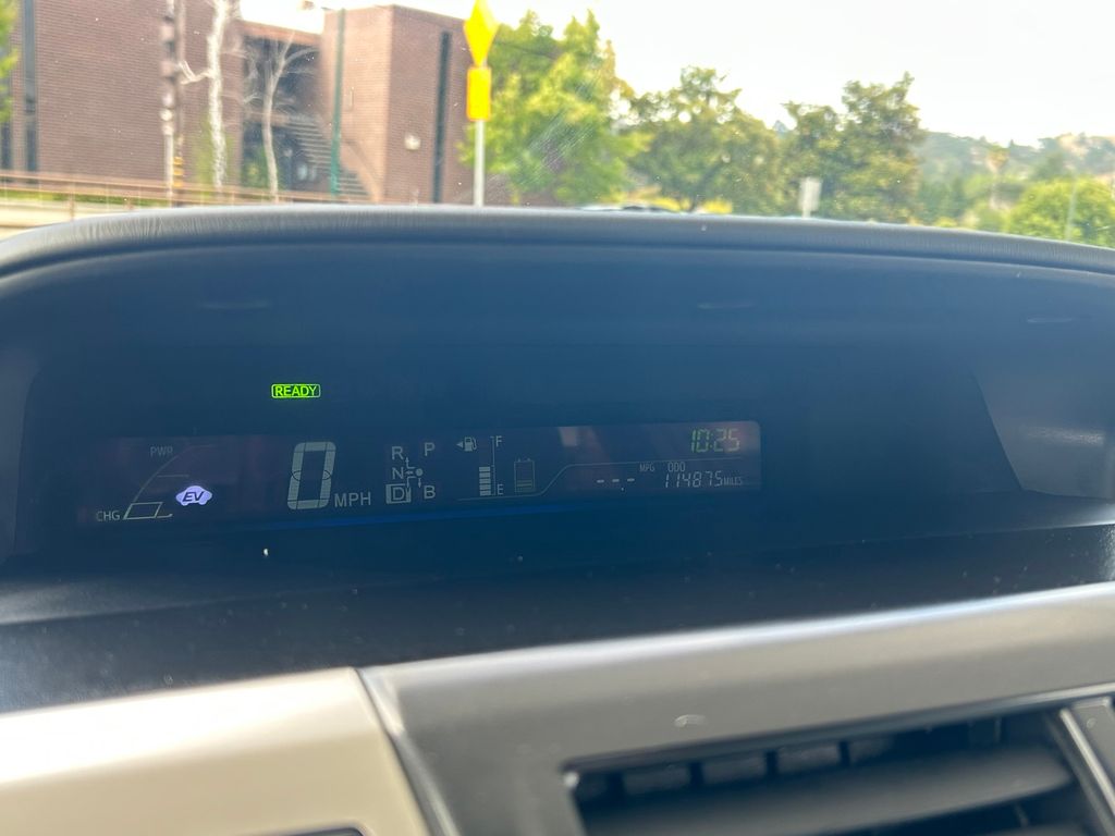 Thumbnail: 2012 Toyota Prius v - 21