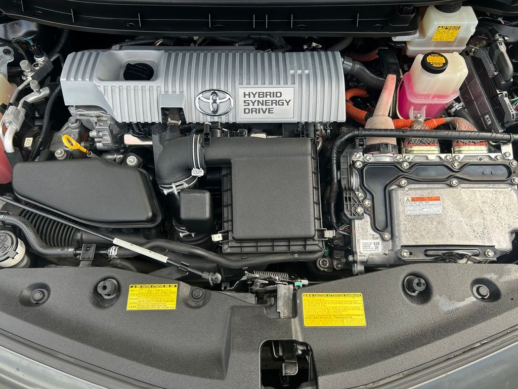 Thumbnail: 2012 Toyota Prius v - 9