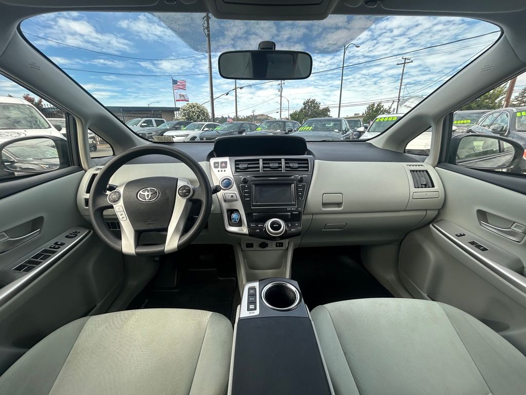 Thumbnail: 2012 Toyota Prius v - 10