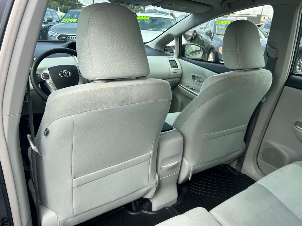 Thumbnail: 2012 Toyota Prius v - 12