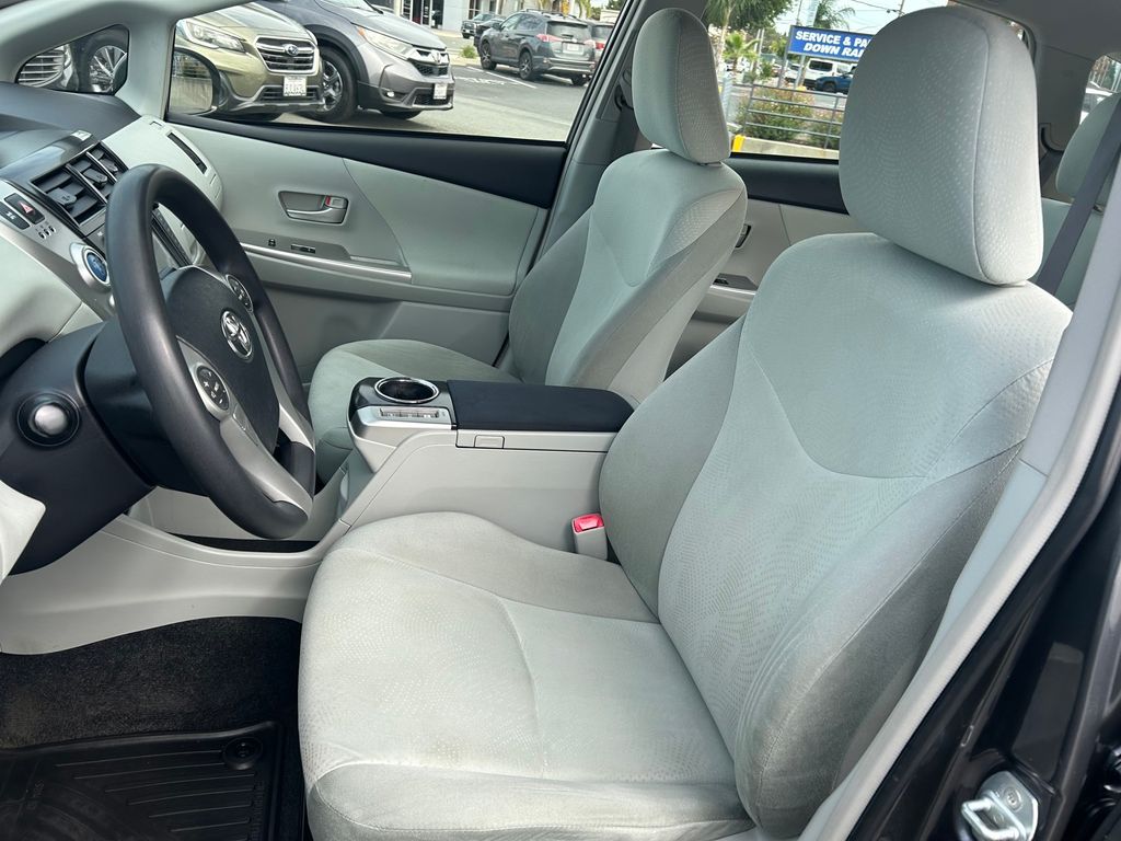 Thumbnail: 2012 Toyota Prius v - 11