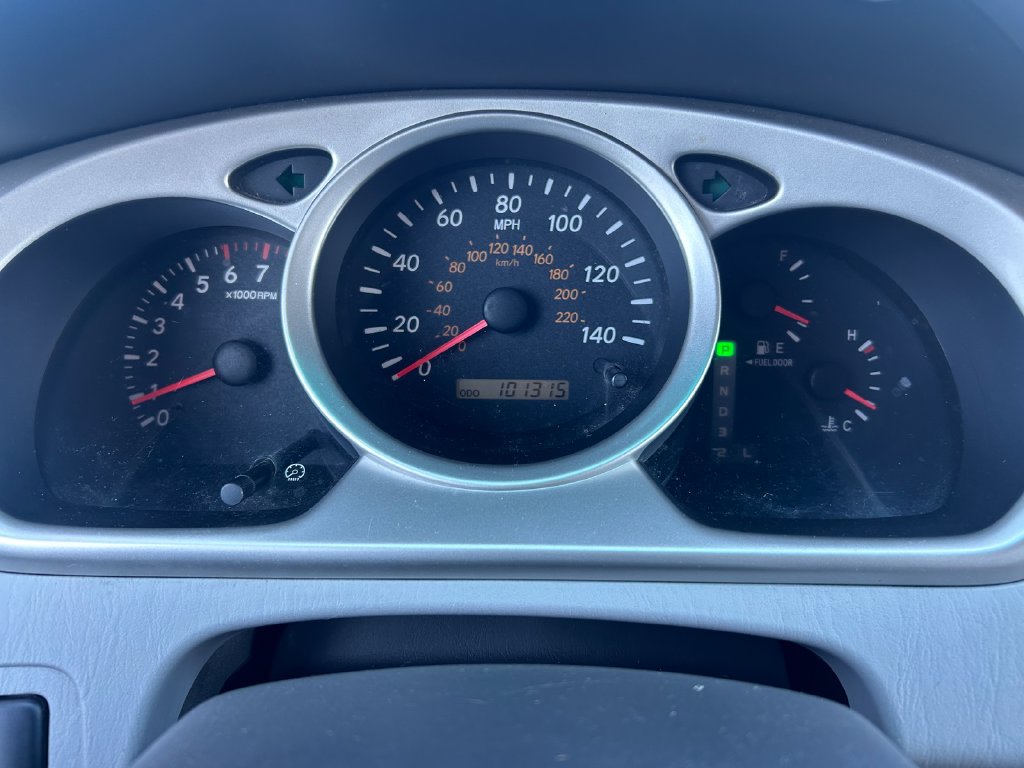 Thumbnail: 2005 Toyota Highlander - 16