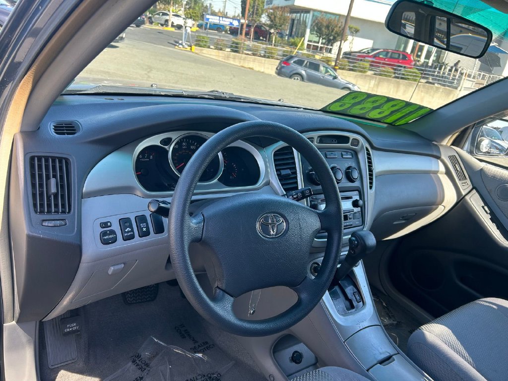 Thumbnail: 2005 Toyota Highlander - 2