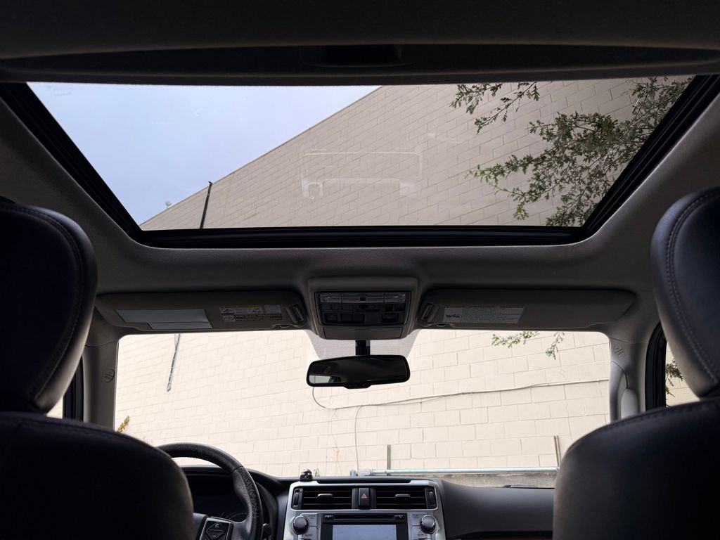 Thumbnail: 2015 Toyota 4Runner - 21