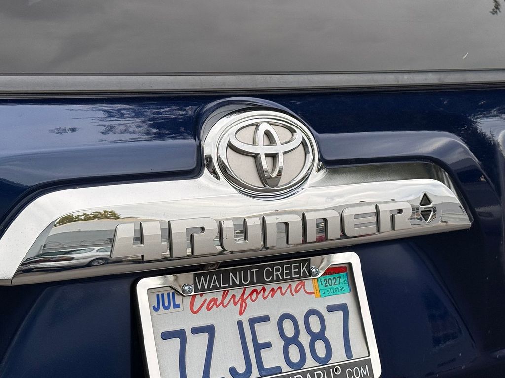 Thumbnail: 2015 Toyota 4Runner - 7
