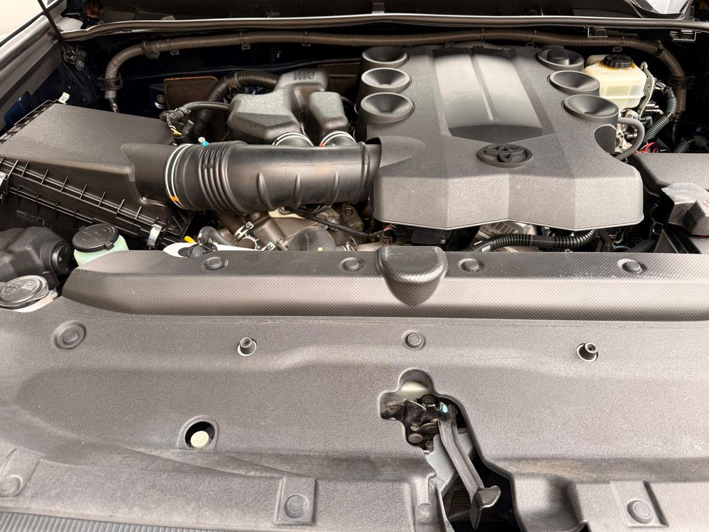 Thumbnail: 2015 Toyota 4Runner - 9