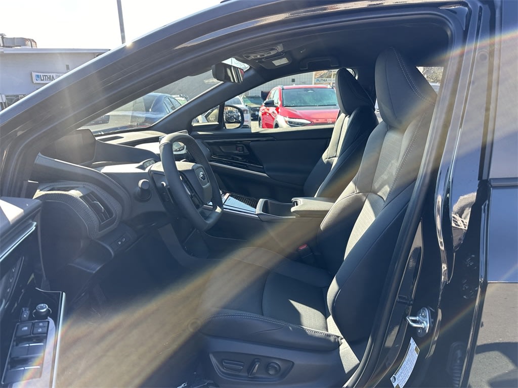 2025 Subaru Solterra Premium 12