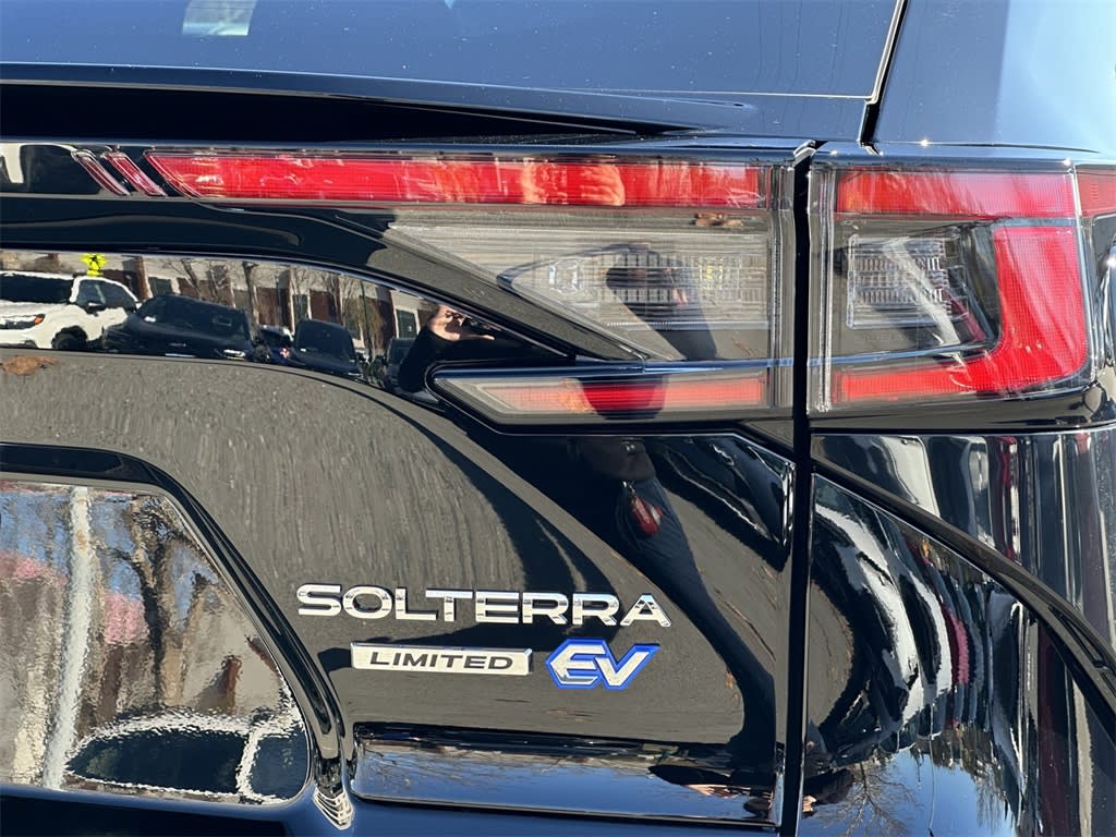 2025 Subaru Solterra Premium 18