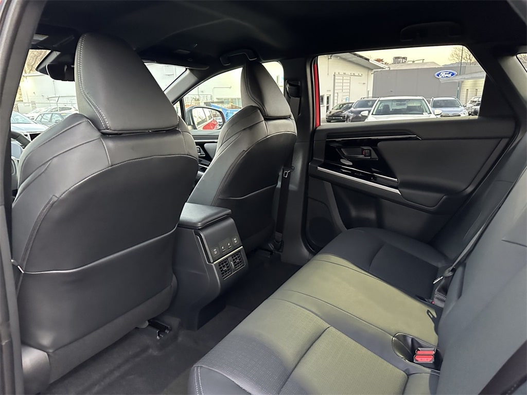 2025 Subaru Solterra Limited 12
