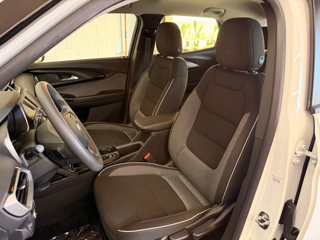 Thumbnail: 2023 Chevrolet TrailBlazer - 11