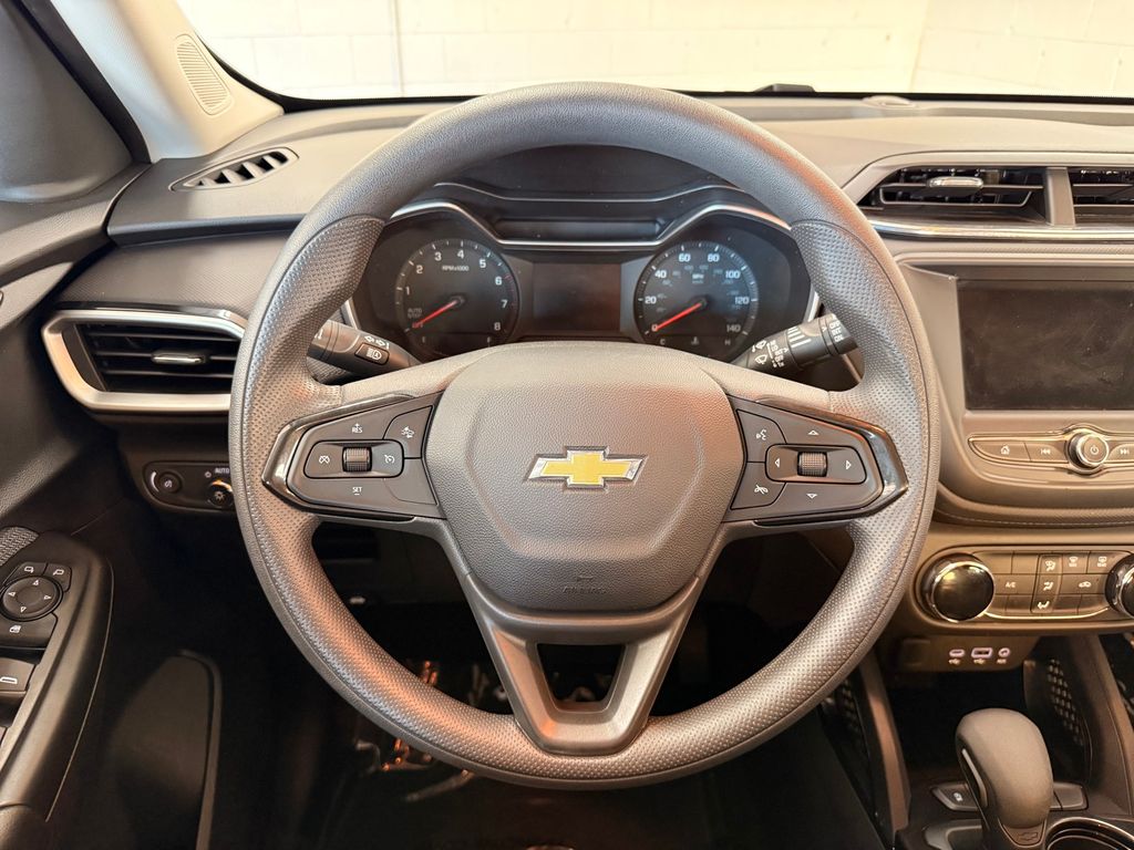 Thumbnail: 2023 Chevrolet TrailBlazer - 14