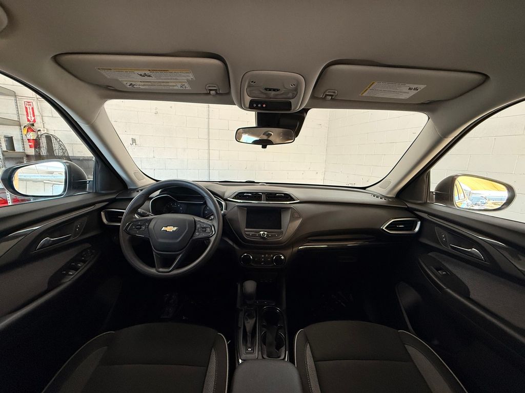 Thumbnail: 2023 Chevrolet TrailBlazer - 10