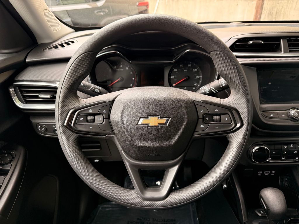 Thumbnail: 2023 Chevrolet TrailBlazer - 13