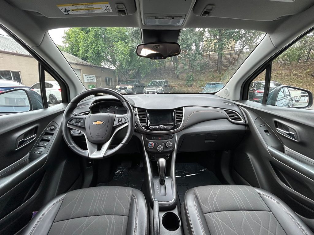 Thumbnail: 2022 Chevrolet Trax - 9