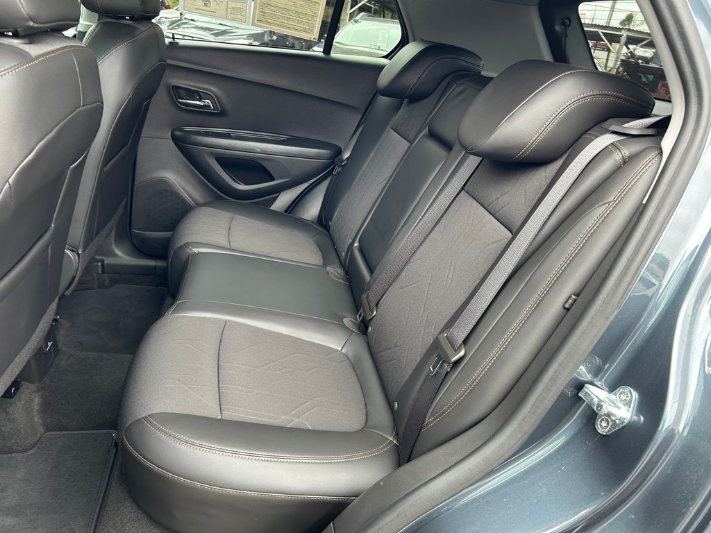 Thumbnail: 2022 Chevrolet Trax - 21