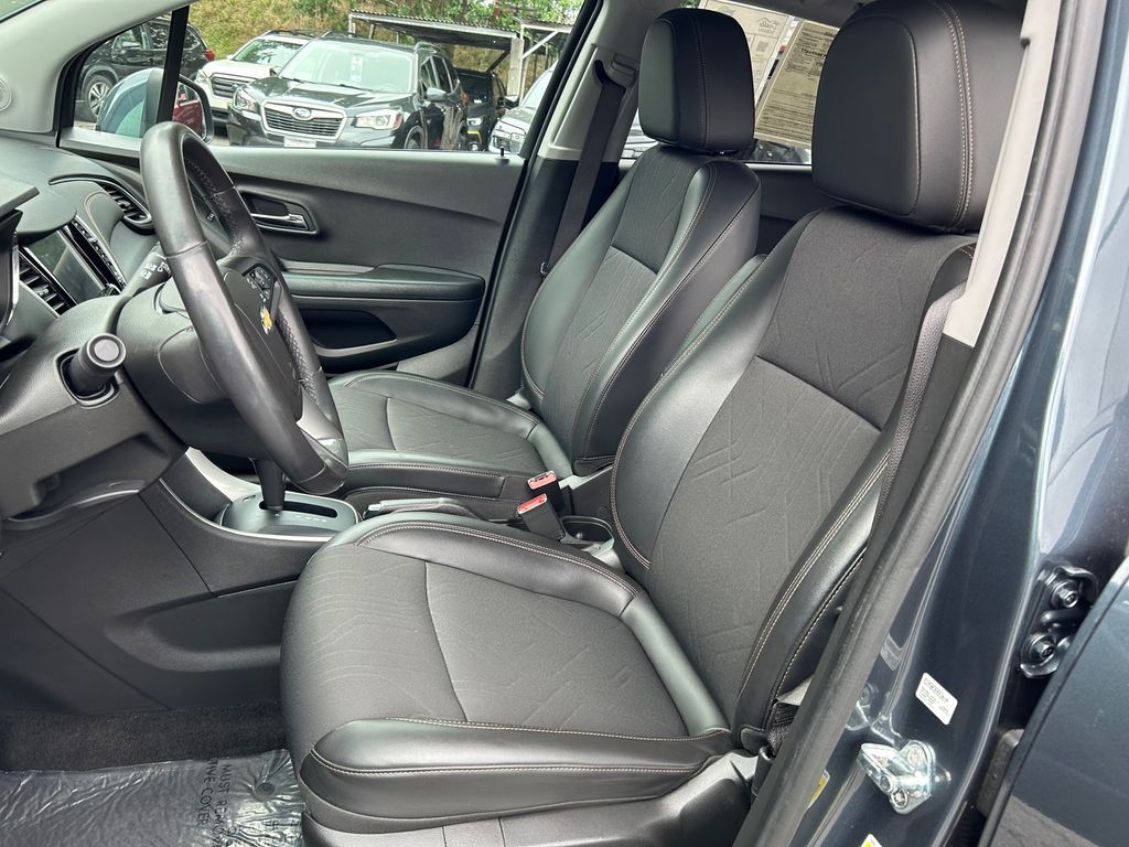 Thumbnail: 2022 Chevrolet Trax - 10
