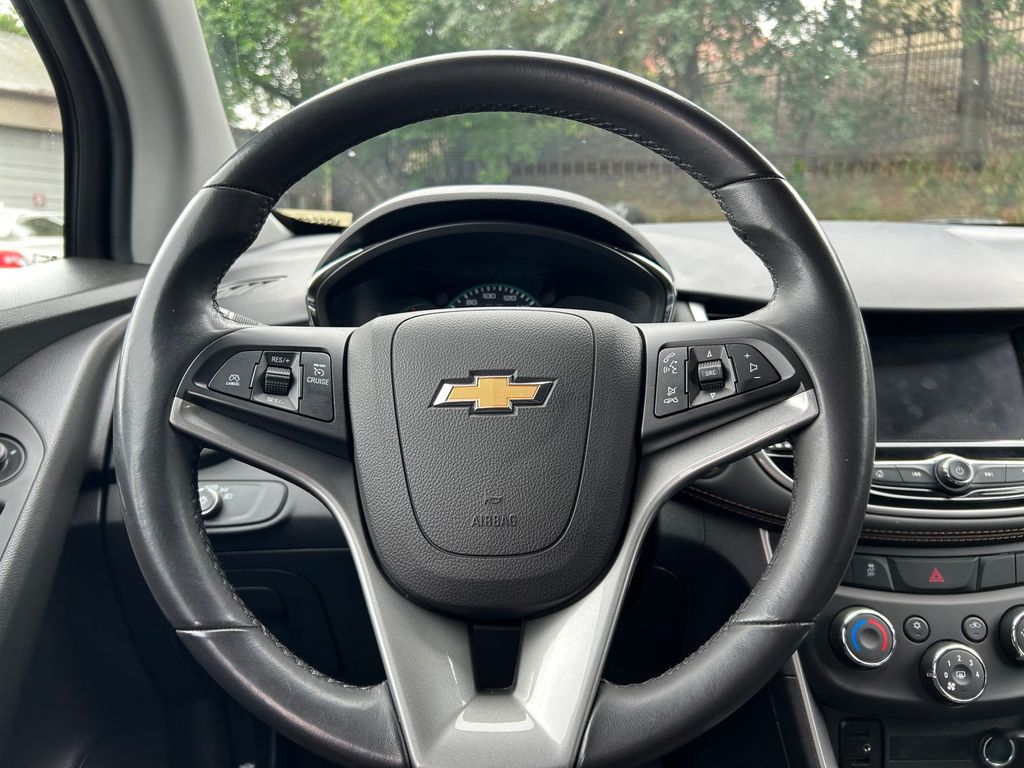 Thumbnail: 2022 Chevrolet Trax - 13