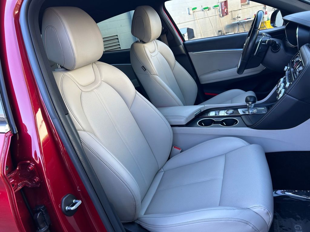 Thumbnail: 2022 Genesis G70 - 12