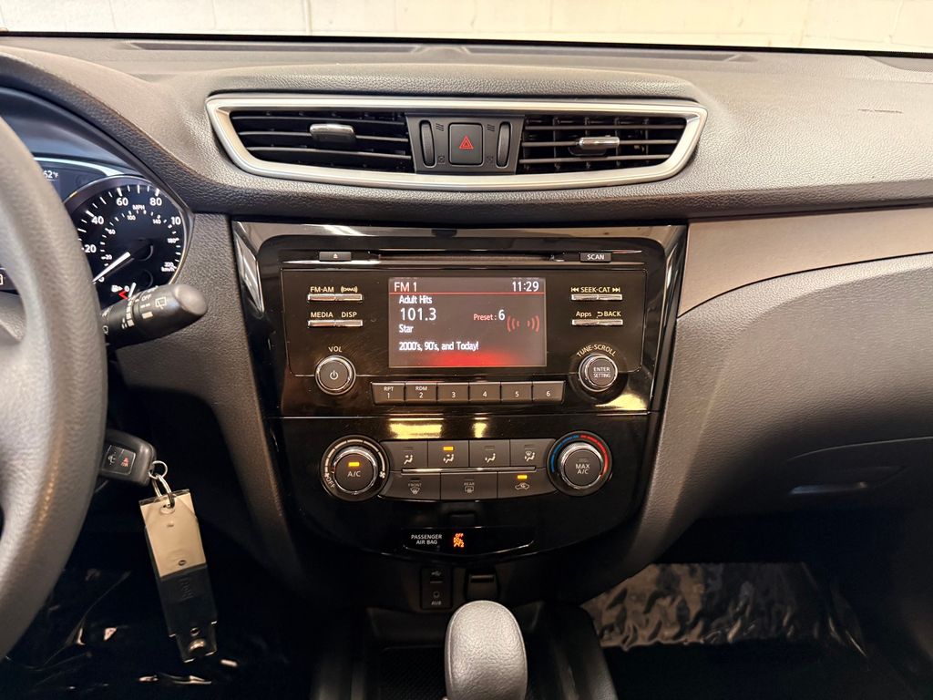 Thumbnail: 2016 Nissan Rogue - 12