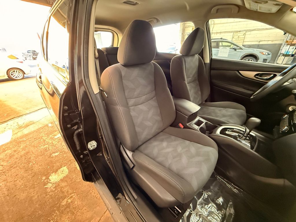Thumbnail: 2016 Nissan Rogue - 9