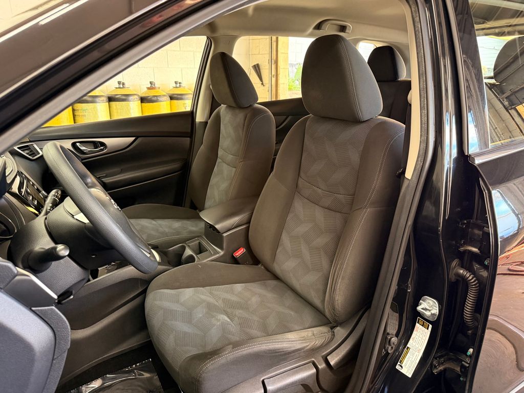 Thumbnail: 2016 Nissan Rogue - 8