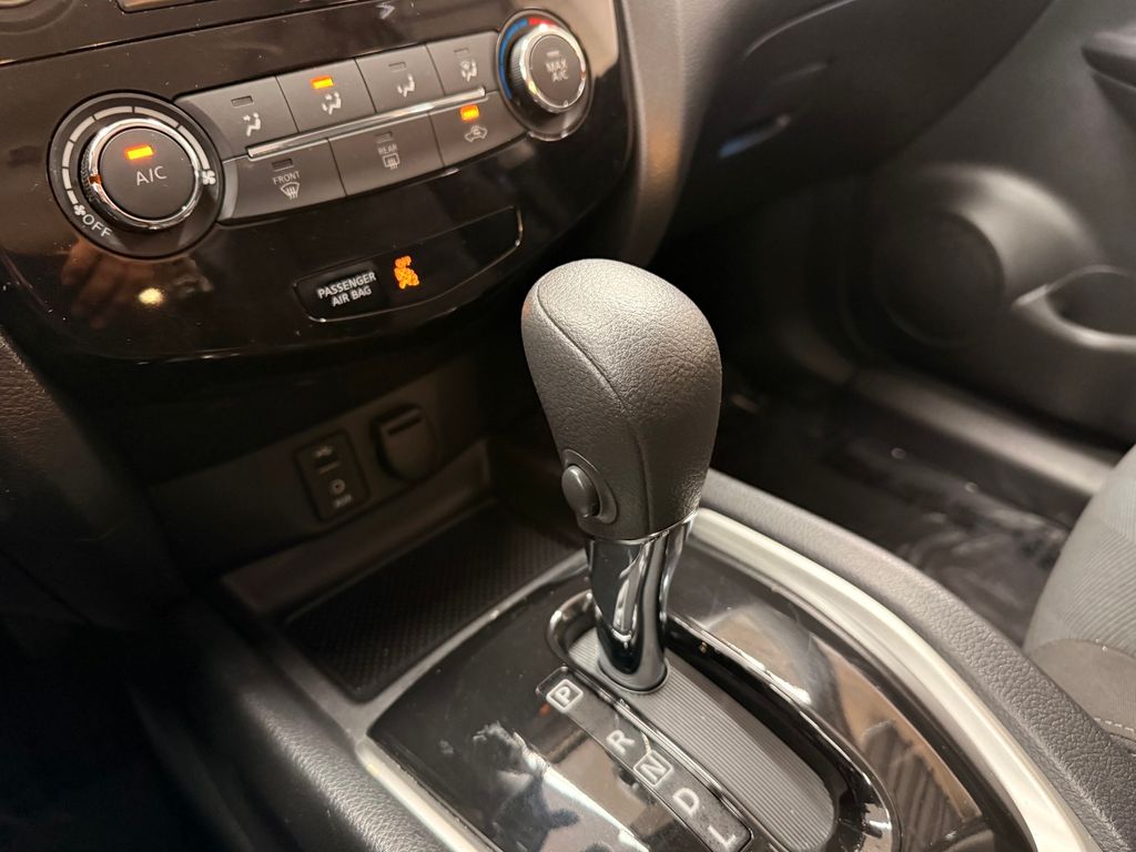 Thumbnail: 2016 Nissan Rogue - 13
